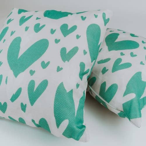 Green Hearts - 2 Pillow Set